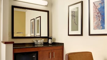 Room, 1 King Bed with Sofa bed, Accessible (Mobility Roll in Shower)