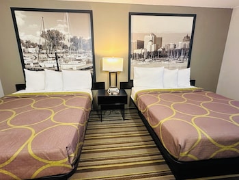 Standard, 2 Queen Size Beds