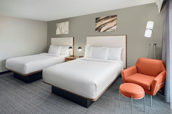 Room, 2 Queen Beds (Mobility/Hearing Accessible, Tub)
