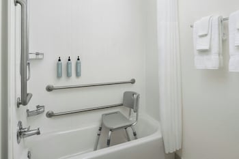 Room, 2 Queen Beds (Mobility/Hearing Accessible, Tub)
