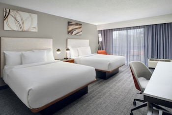 Room, 2 Queen Beds (Mobility/Hearing Accessible, Tub)