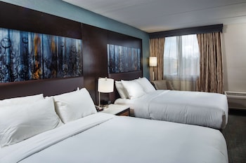 Room, 2 Queen Beds, Lake View