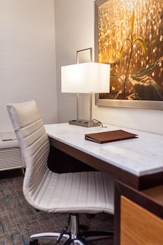 Room, 1 King Bed, Lake View