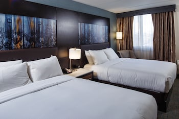 Room, 2 Queen Beds, Lake View