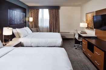 Room, 2 Queen Beds, Lake View