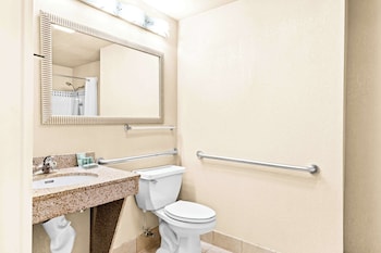 Standard Room, 1 King Bed, Accessible, Non Smoking
