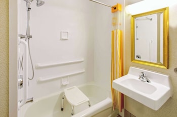 Studio Suite, 1 King Bed, Accessible, Non Smoking