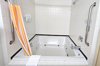 Suite, 1 Bedroom, Non Smoking, Jetted Tub (1 King Bed)