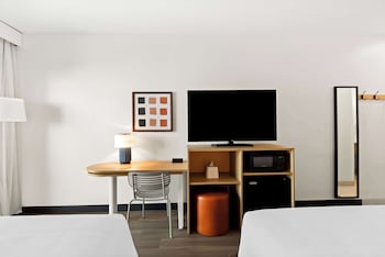 Room, 2 Queen Beds, Balcony