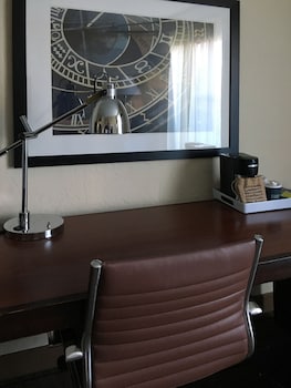 Room, 1 King Bed, Corner
