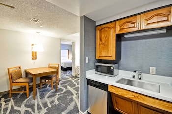 Two Bedroom Suite, Two Doubles and One King Bed, Non-Smoking