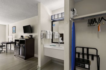 Room, 2 Queen Beds, Accessible, Non Smoking