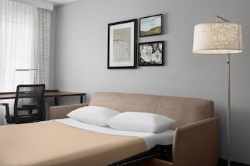 Suite, 2 Bedrooms, Fireplace (Hearing Accessible)