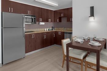 Suite, 2 Bedrooms, Fireplace (Mobility/Hearing Accessible, Tub)