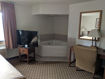 Suite, 1 King Bed with Whirlpool, Non Smoking