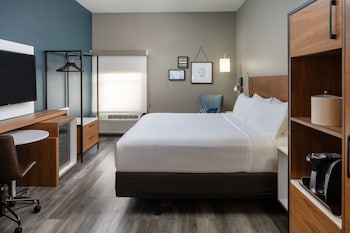 Room, 1 King Bed (Mobility/Hearing Access, Roll-in Shwr)