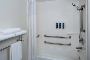 Room, 2 Queen Beds (Mobility/Hearing Access, Roll-in Shwr)