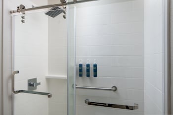 Room, 2 Double Beds (Mobility/Hearing Access, Roll-in Shwr)