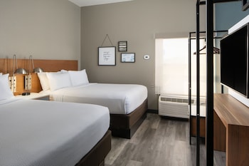 Room, 2 Queen Beds (Mobility/Hearing Access, Roll-in Shwr)