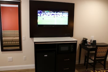 Standard Room, 2 Queen Beds, Non Smoking, Refrigerator & Microwave