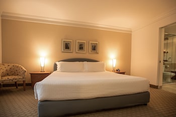 Distinctive Suite, 1 King bed