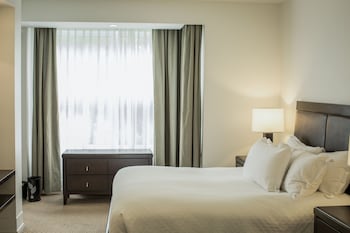 Deluxe Suite (Business Lounge Access)