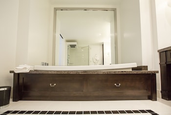Loft Urbania, 1 king Bed (Business Lounge Access)