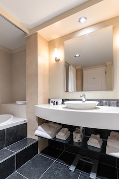 Suite Bonne Entente, 2 Double Beds + 1 Double Sofa Bed