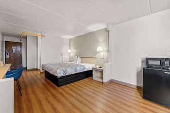 Premium Room, 1 King Bed, Refrigerator & Microwave