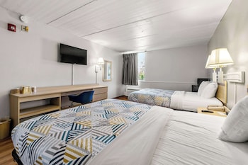 Deluxe Room, 2 Queen Beds, Non Smoking, Refrigerator & Microwave
