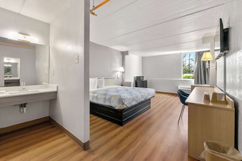 Deluxe Room, 2 Queen Beds, Non Smoking, Refrigerator & Microwave