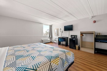 Deluxe Room, 2 Queen Beds, Non Smoking, Refrigerator & Microwave