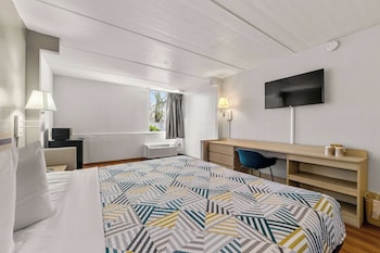 Deluxe Room, 1 King Bed, Accessible, Non Smoking