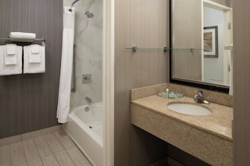 Room, 1 King Bed, Hearing Accessible (Accessible Bathtub)