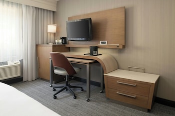 Room, 1 King Bed, Hearing Accessible (Accessible Bathtub)