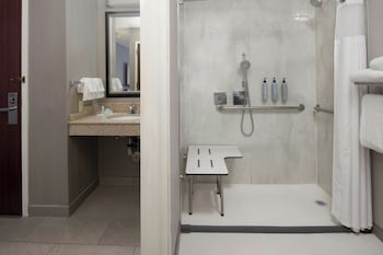 Room, 1 King Bed, Hearing Accessible (Accessible Bathtub)