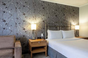 Comfort Room, 1 Queen Bed with Sofa bed