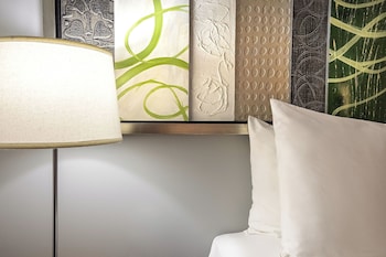 Junior Suite, 1 King Bed  and 1 queen bed, Mountain View