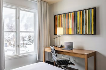 Comfort Room, 2 Queen Beds, Mountain View