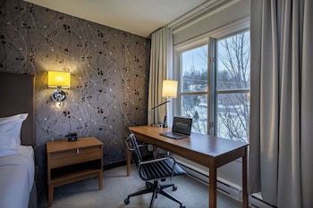 Deluxe Room, 1 King Bed with Sofa bed