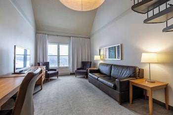 Junior Suite, 1 King Bed with 2 Sofabeds, Exterior View