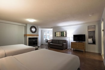 Standard Room, 2 Queen Beds and 1 Sofa Bed , Atrium view