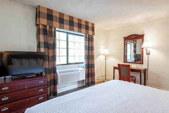 Deluxe Room, 1 King Bed, Microwave