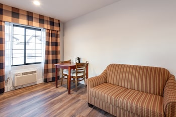 Deluxe Suite, 1 King Bed, Non Smoking