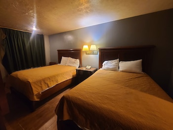 Double Room, 2 Queen Beds, Smoking