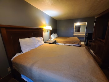 Double Room, 2 Queen Beds, Smoking