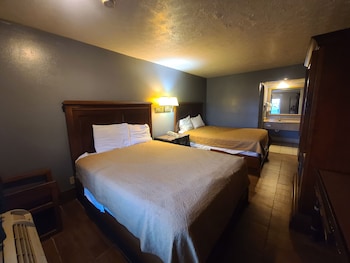 Double Room, 2 Queen Beds, Smoking