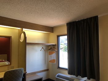Standard Room, 1 Queen Bed, Non Smoking