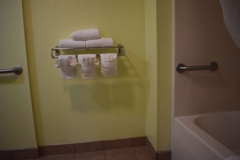 Standard Room, 1 King Bed, Accessible, Ground Floor