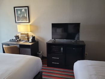 Standard Room, 2 Queen Beds, Non Smoking
